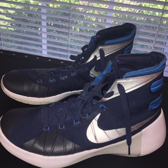 nike basketball shoes. - Picture 1 of 5